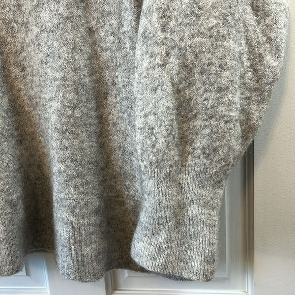 H&M NWOT Heather Gray Mock Neck Mohair Wool Blend Sweater - Size Large - Picture 2 of 6